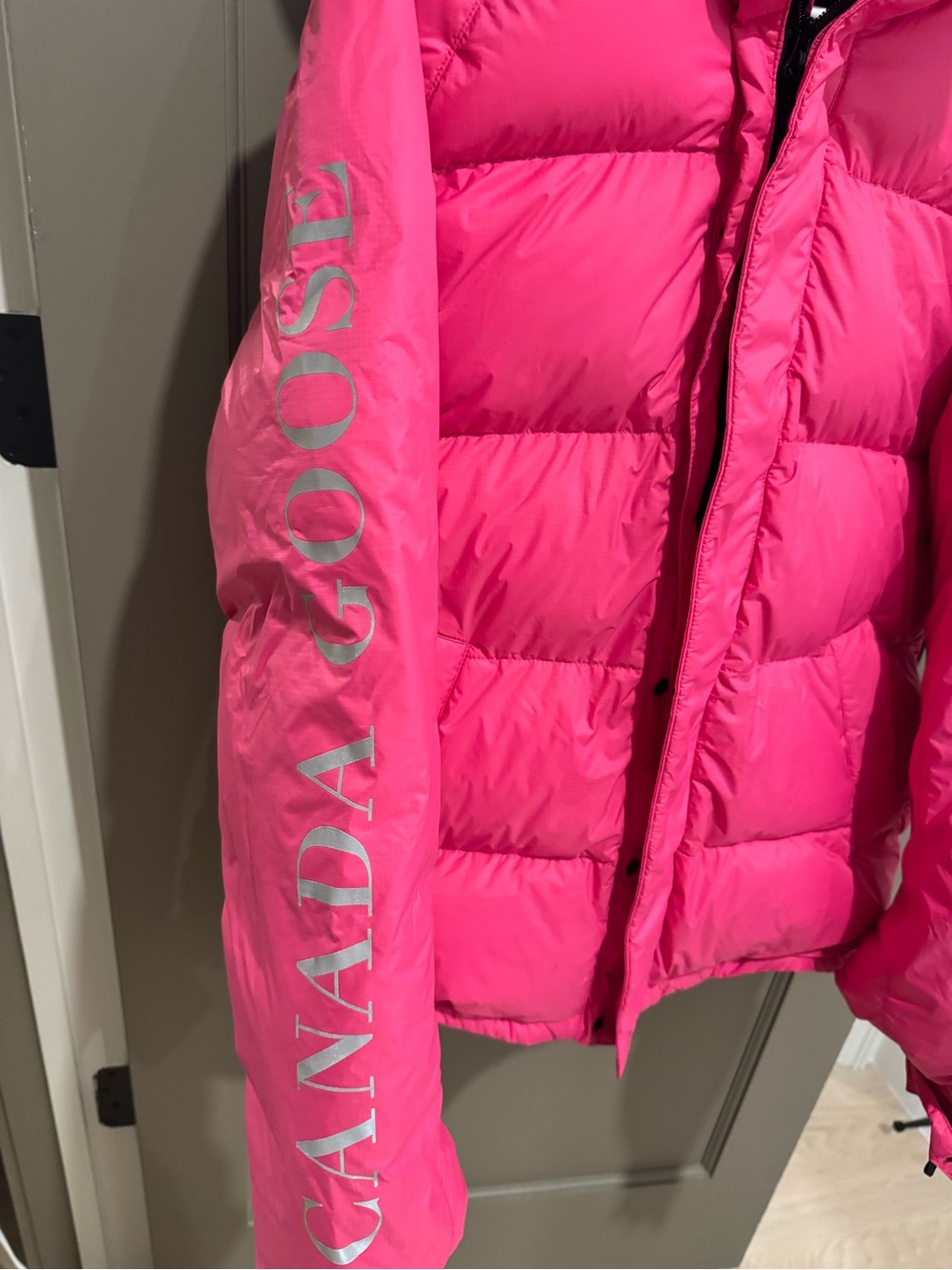 Canada Goose Bright Hot Pink Women's Down Puffer Jacket - Picture 4 of 6